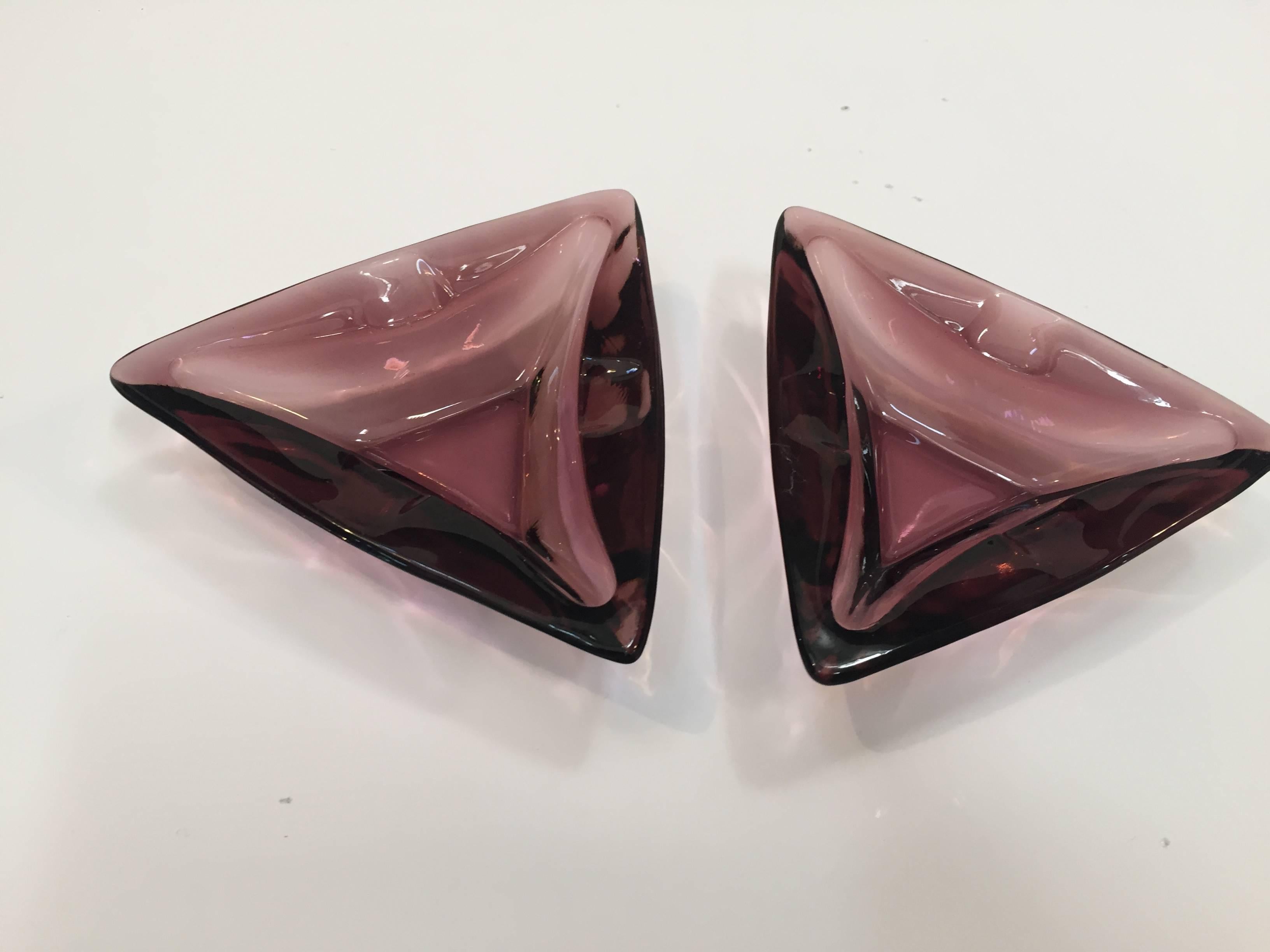 Art Glass Vintage Moroccan Hazel Atlas Amethyst Triangle Pair of Ashtrays For Sale