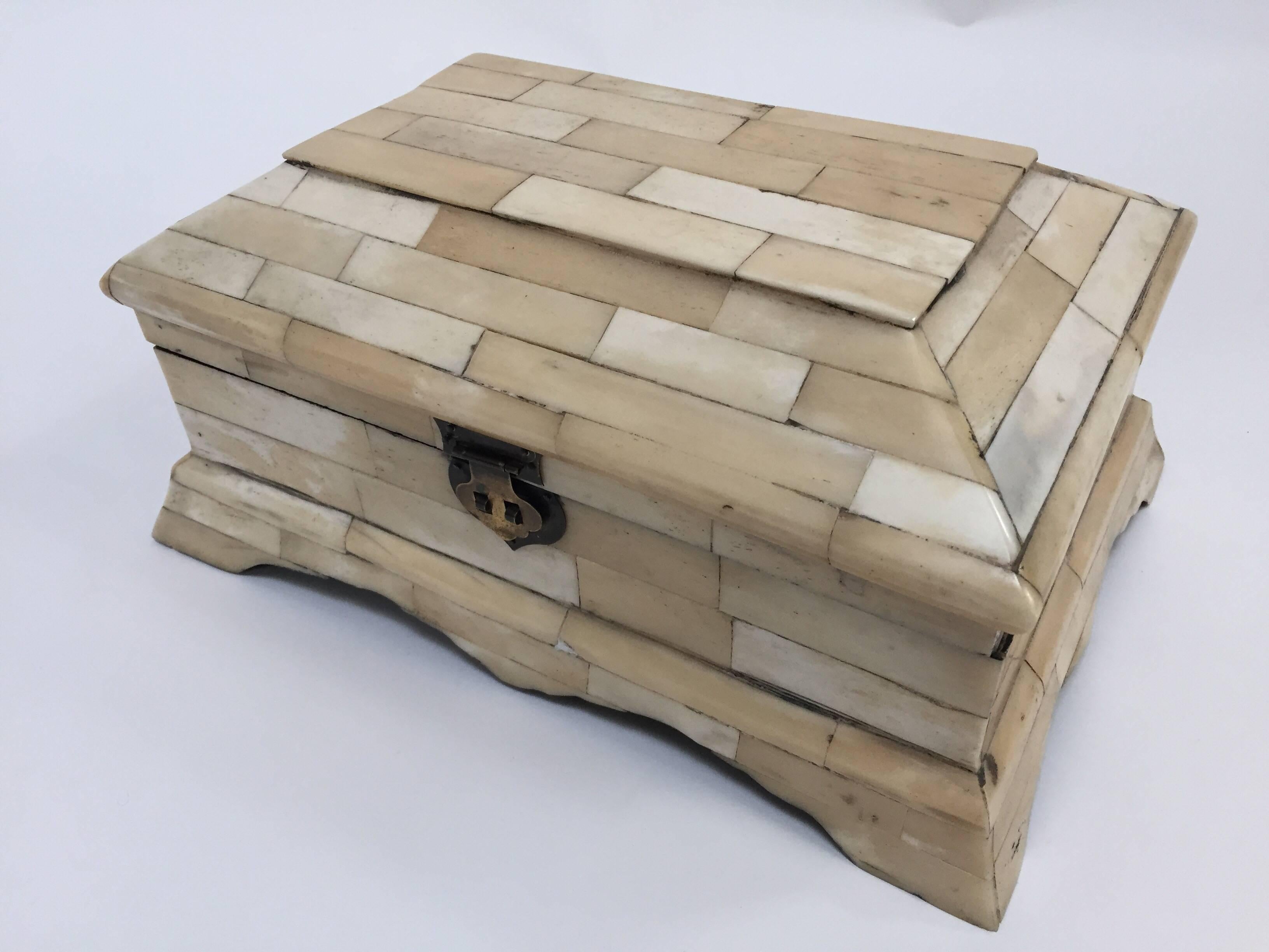 Large Anglo-Indian ivory color, camel bone inlay jewelry box with dome-shaped top, 
Rectangular footed rectangular box with brass hinges and tessellated veneered bone mounted on wood.