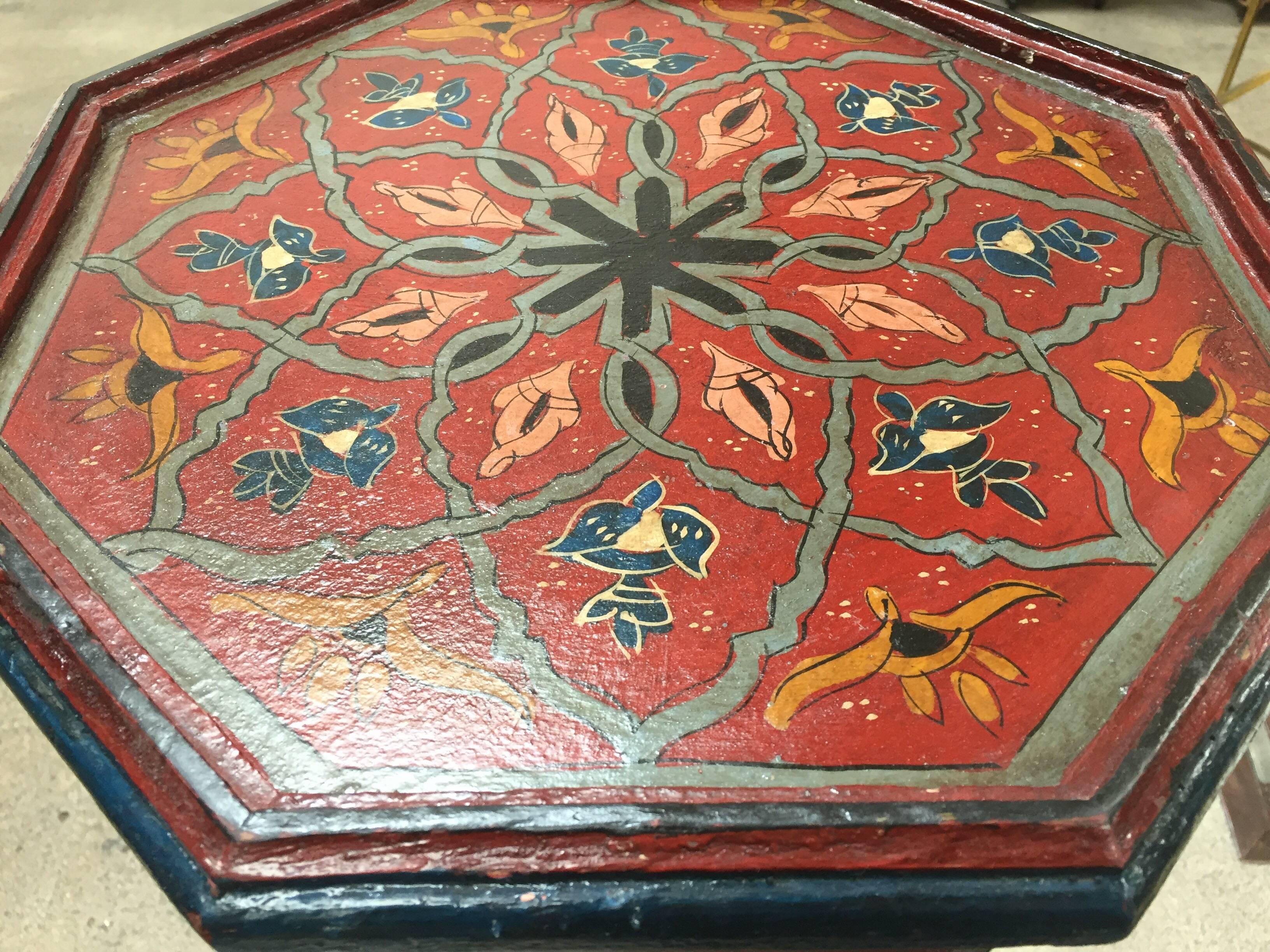 Table octogonale marocaine des années 1960 à piédestal mauresque en vente 3