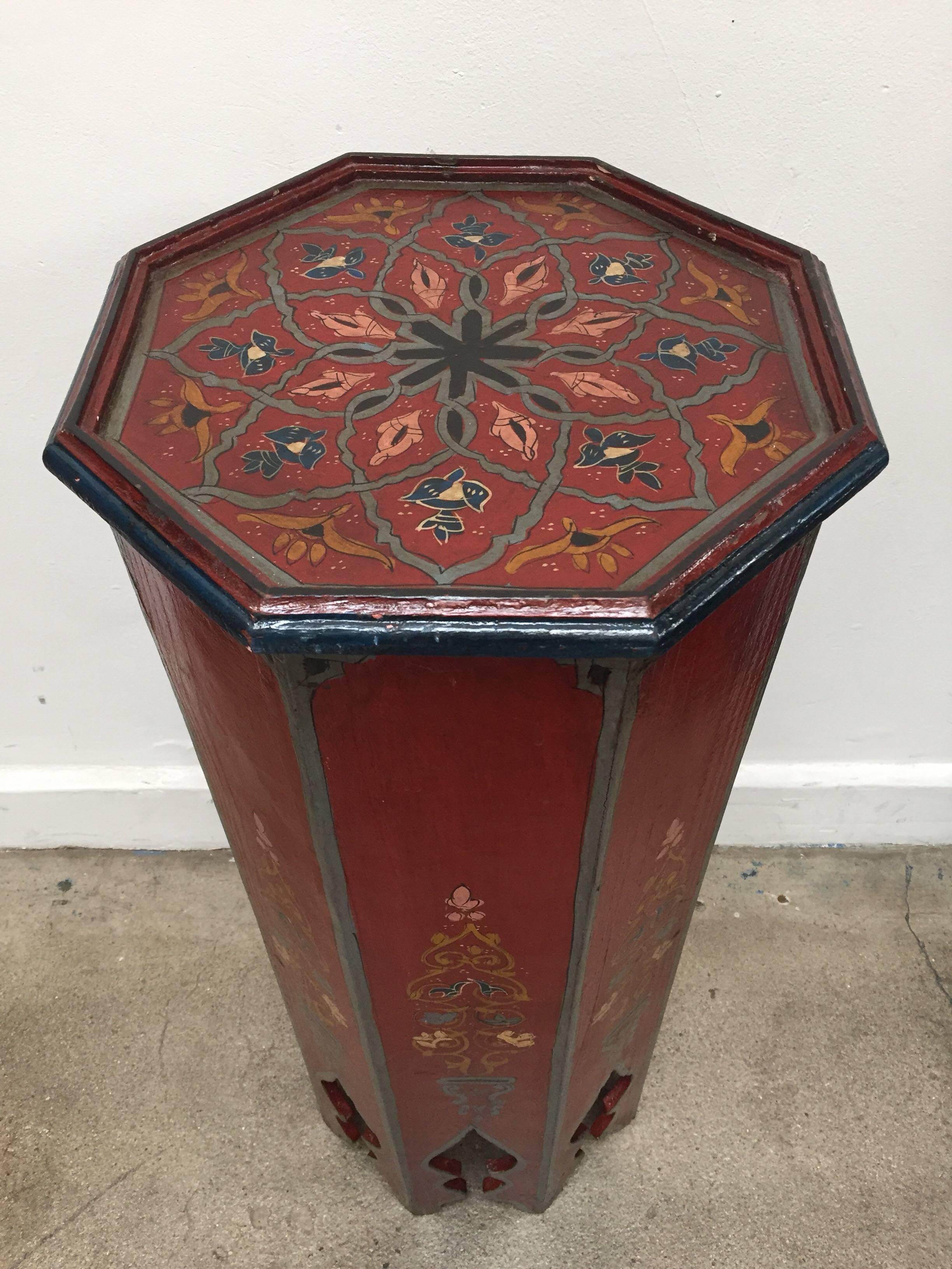 Table octogonale marocaine des années 1960 à piédestal mauresque en vente 9