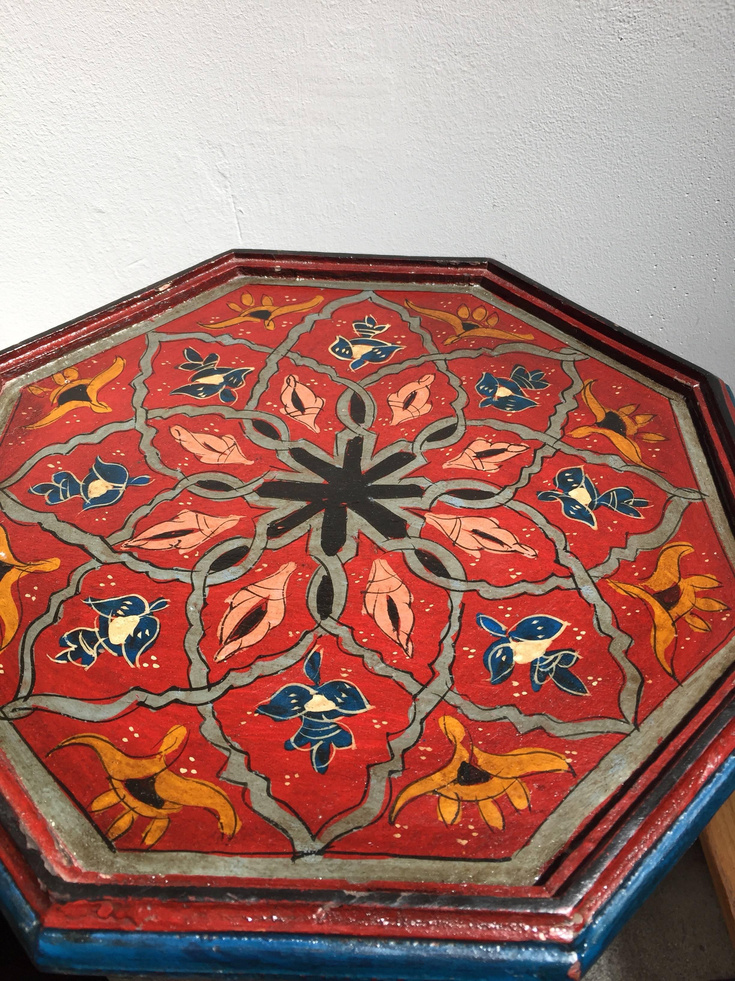 Table octogonale marocaine des années 1960 à piédestal mauresque en vente 10