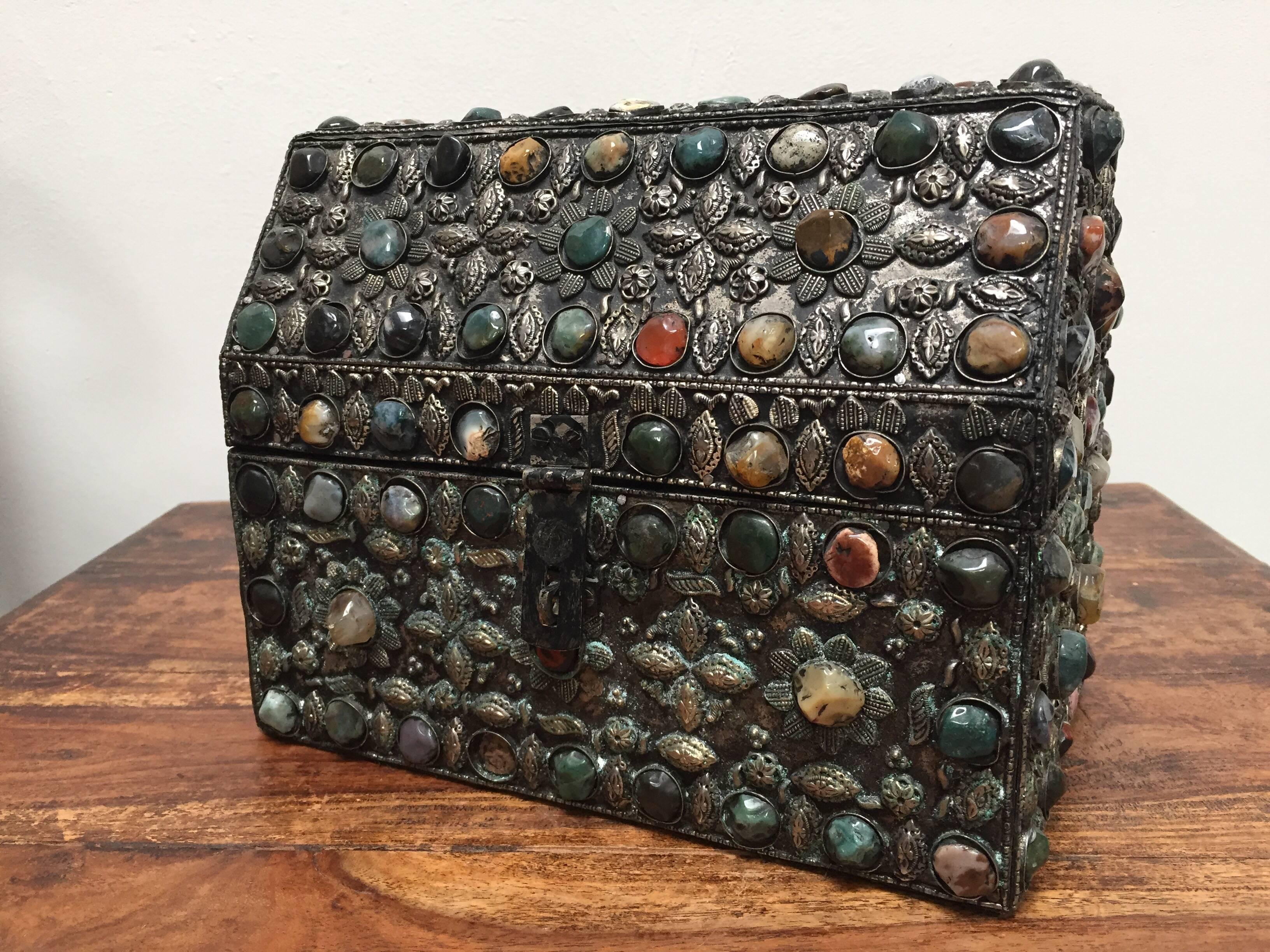 Large vintage Moroccan wedding jewelry box inlaid with semi-precious colored stones and covered with silvered hammered metal filigree with Moorish design.
Large Moroccan jewelry box very impressive, used by the Berber bridegroom to transport his