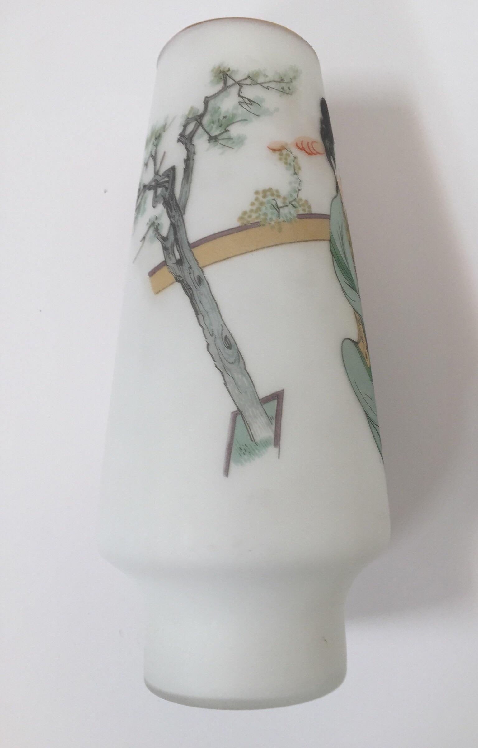 Japanese Opaline White Glass Vase Hand Painted with Geishas For Sale 1