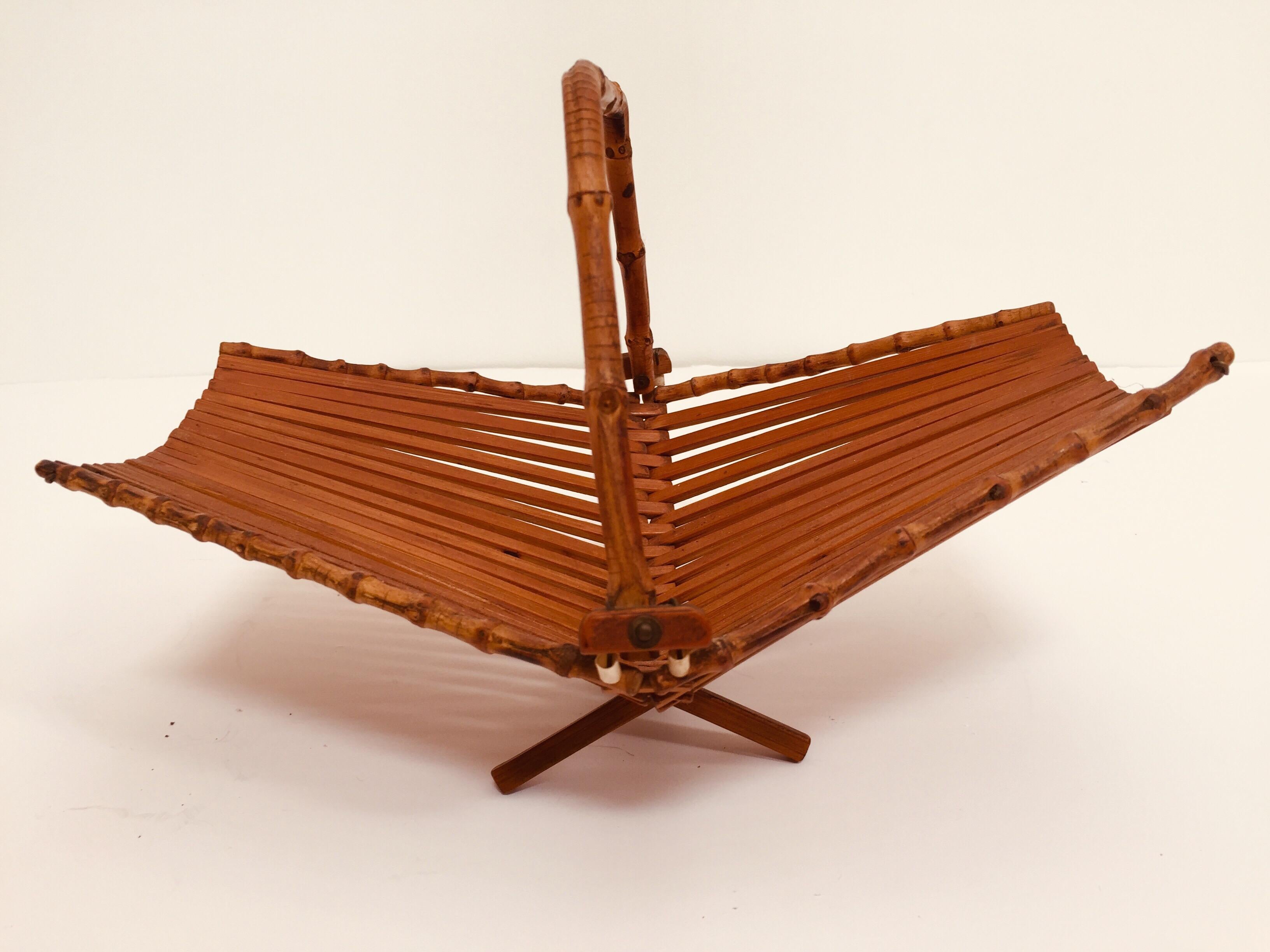 Midcentury Japanese Folding Bamboo Basket with Handle In Good Condition In North Hollywood, CA