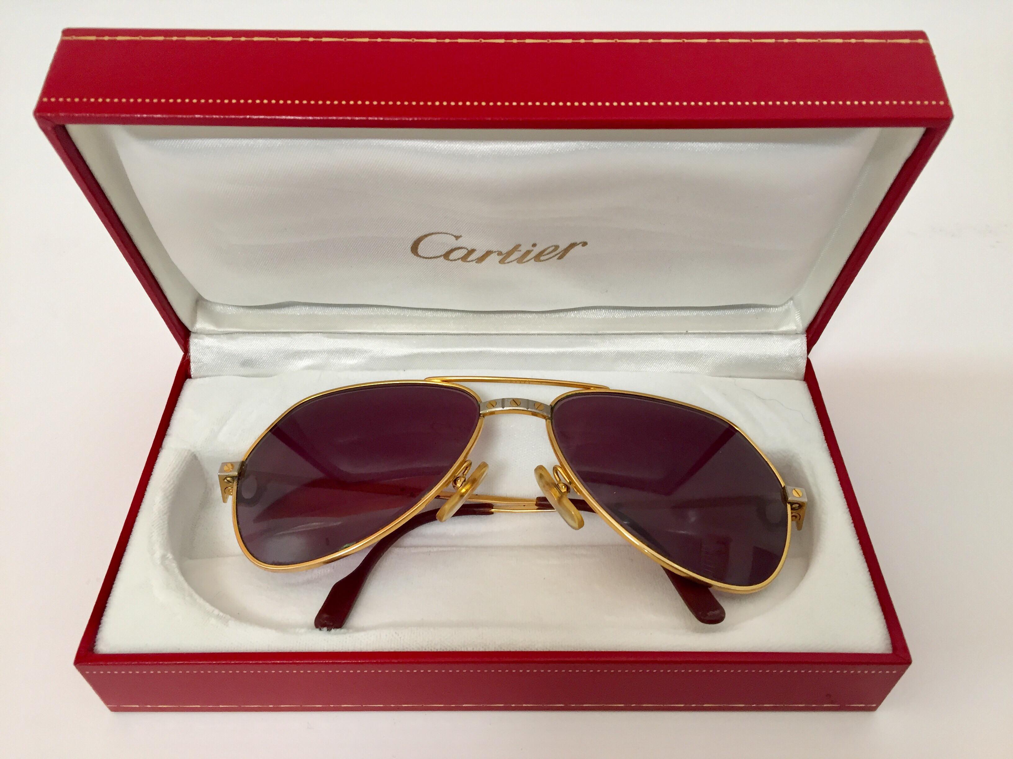 Vintage Cartier Occhiali 1980s Louis Vendome.
Vintage Cartier Vendome glasses are highly desired by all connoisseurs of fine eyewear in general and Cartier in particular.
Features gold larger frame, signature temple adornment, and iconic logo temple
