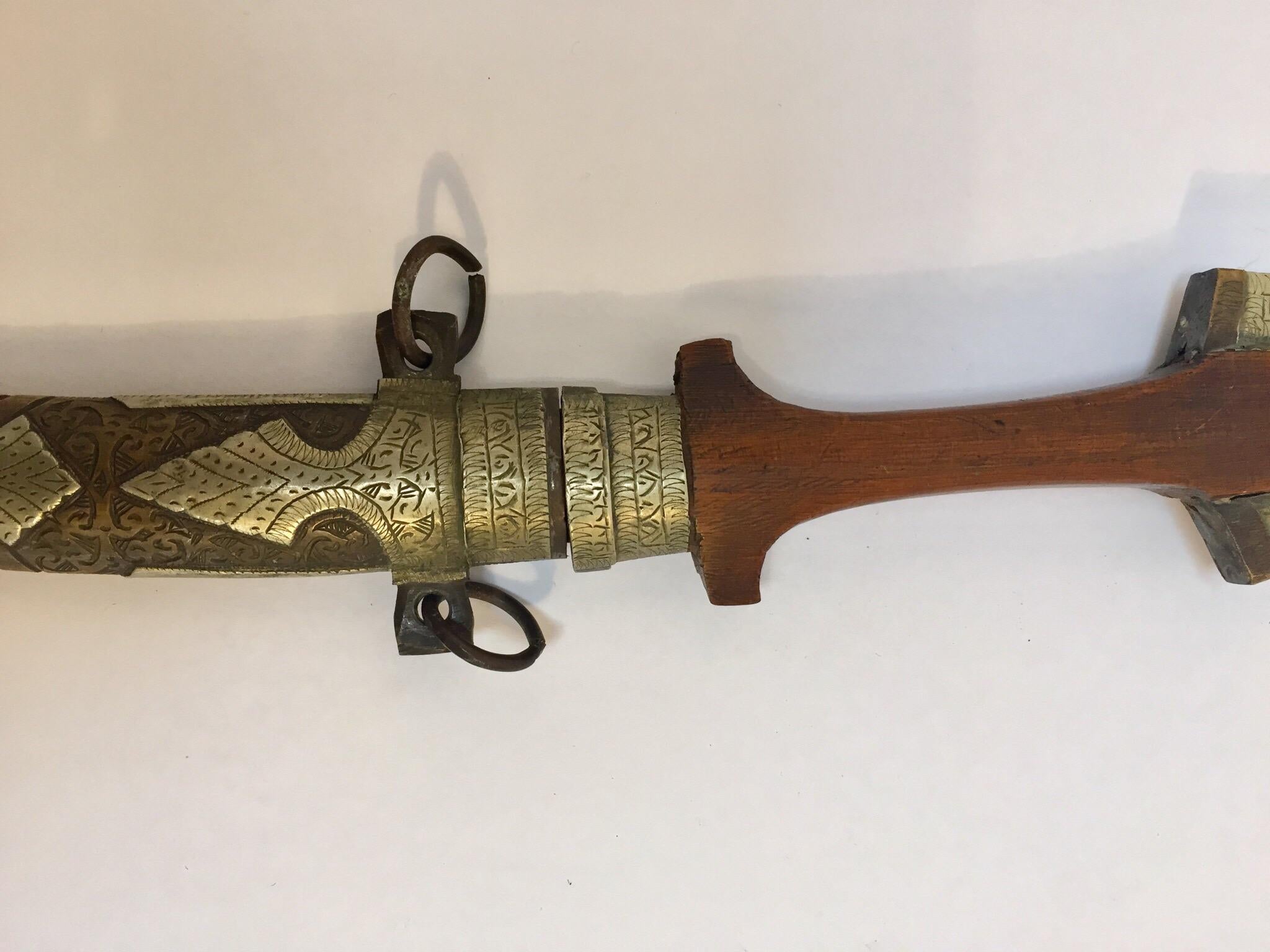 Hand-Crafted Moroccan Berber Khoumya Dagger For Sale