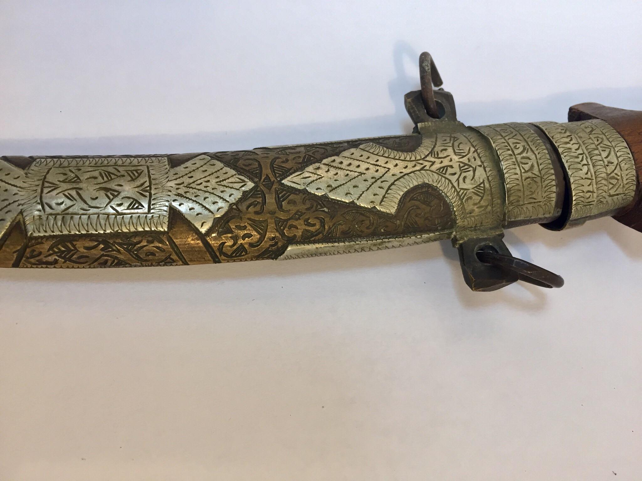Moroccan Berber Khoumya Dagger In Good Condition For Sale In North Hollywood, CA