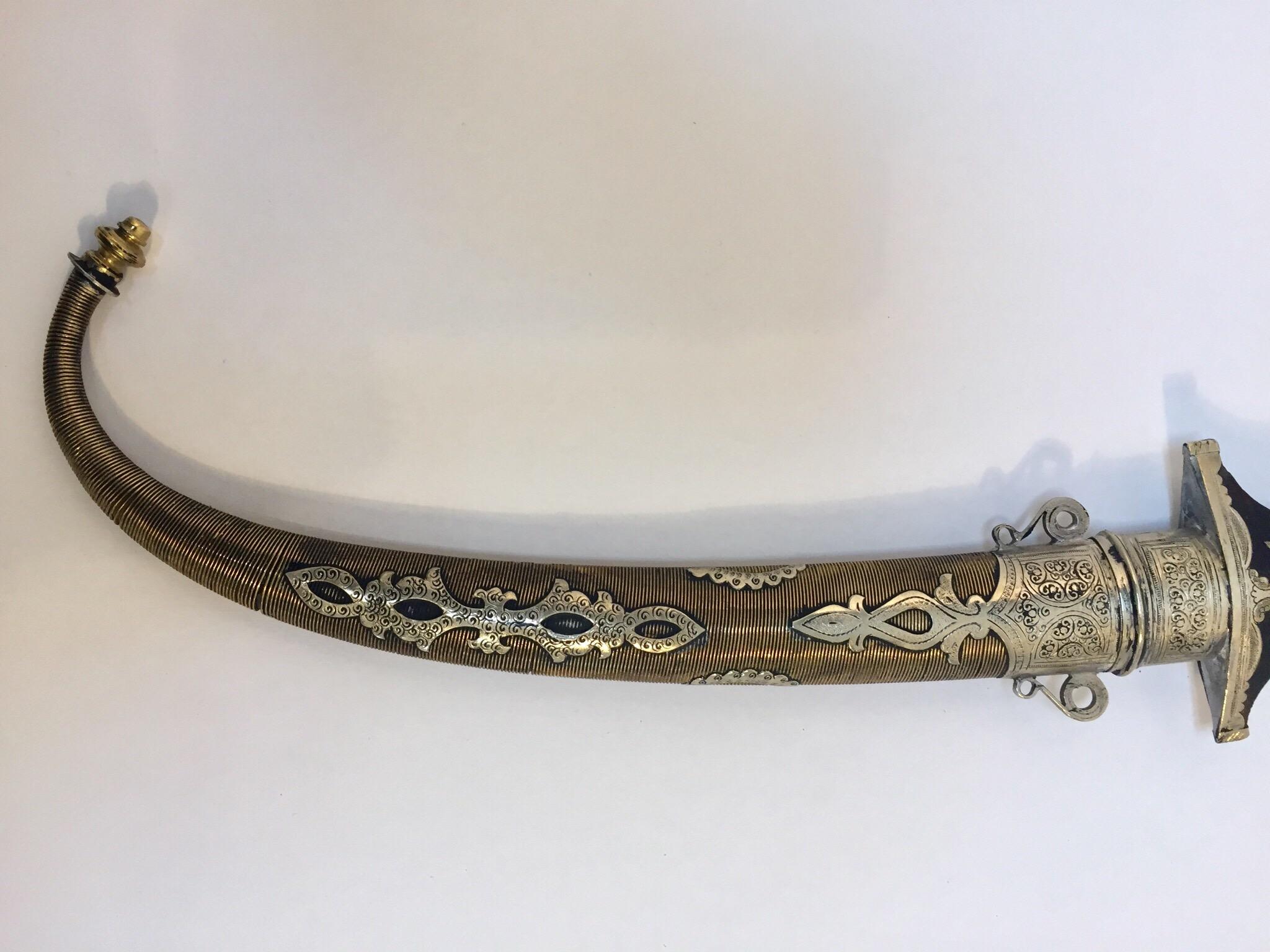 Moroccan Tribal Khoumya Dagger In Good Condition For Sale In North Hollywood, CA