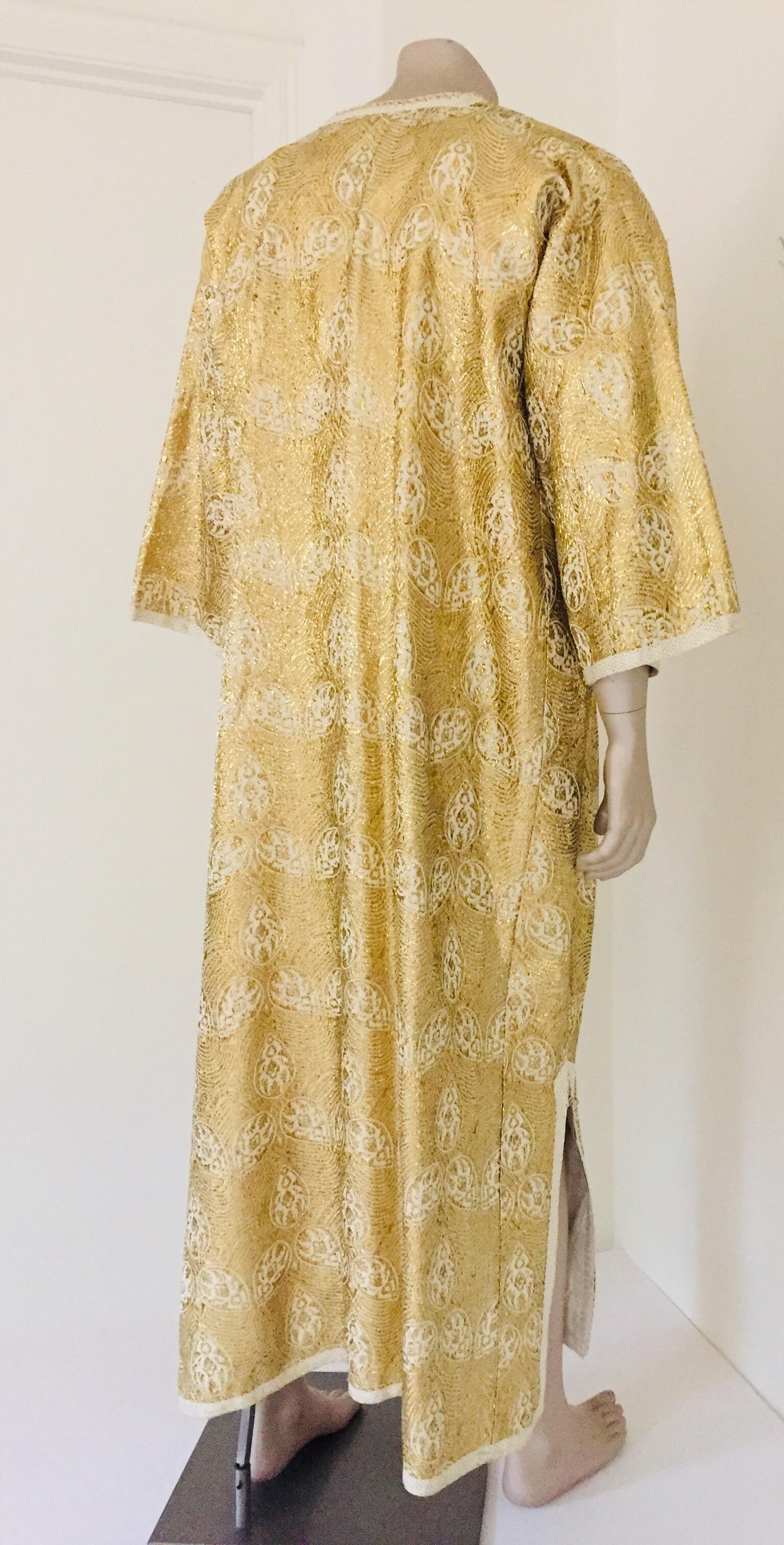 Fait main Caftan marocain vintage pour homme en brocart argenté et or pour caftan, circa 1960 en vente