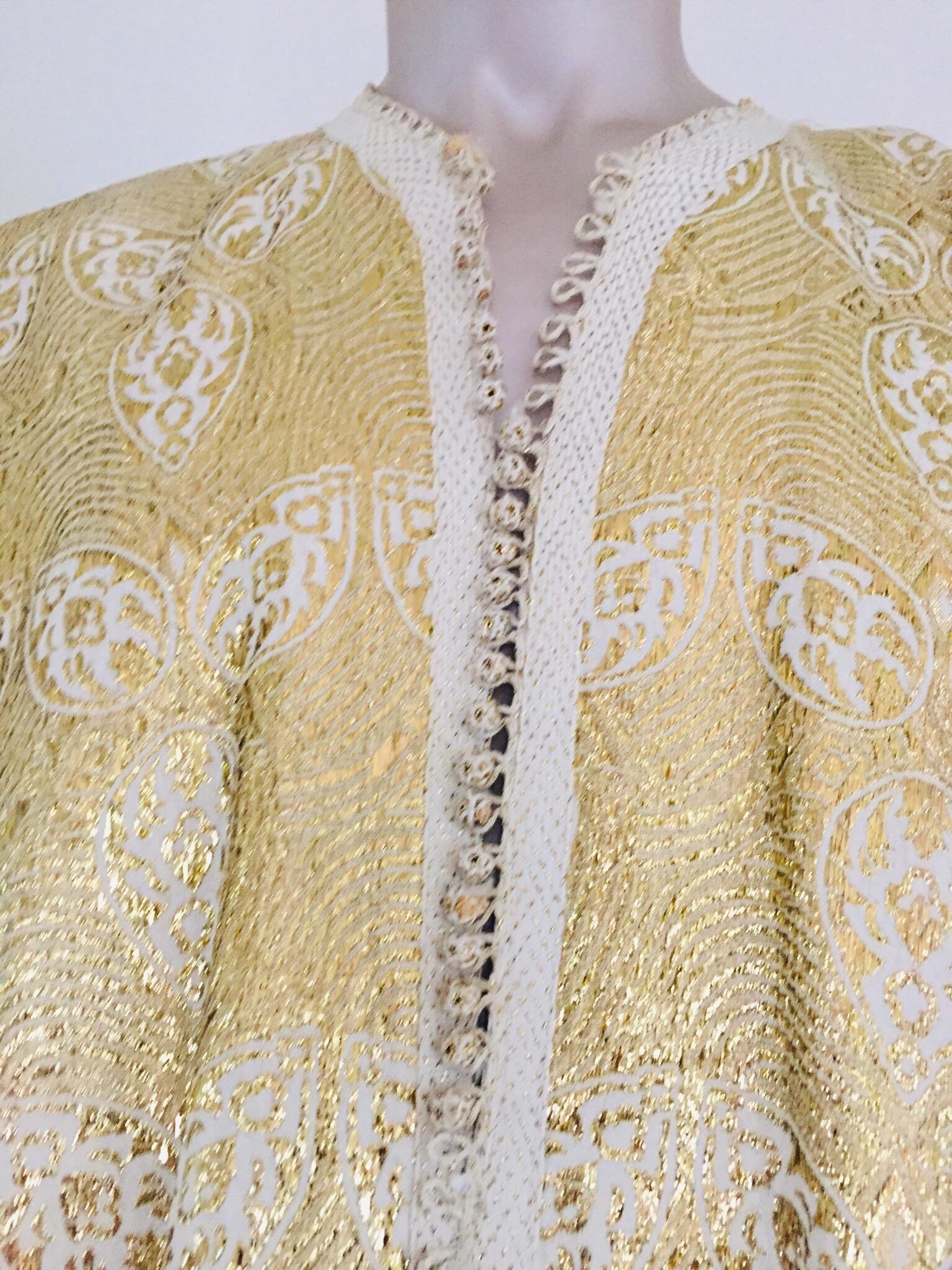 Moroccan Caftan in Silver and Gold Brocade Vintage Gentleman Kaftan Circa 1960 For Sale 2