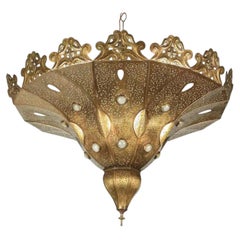 Grand lustre marocain de style mauresque en laiton ajouré, modèle « Pacha », style Alberto Pinto