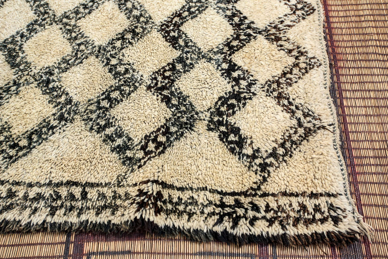 Vintage Moroccan Beni Ouarain Shaggy Tribal Rug North Africa In Good Condition In North Hollywood, CA