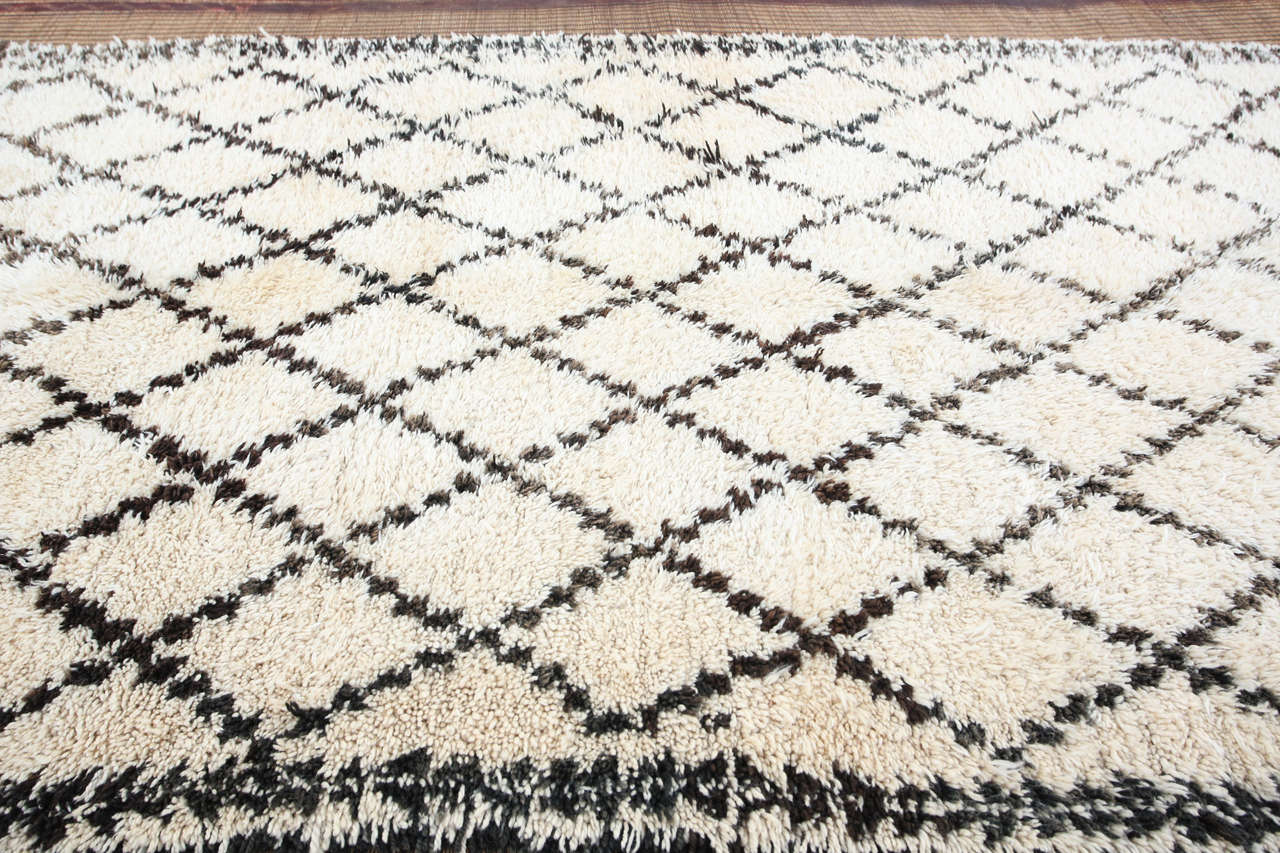 Mid-20th Century 1950s Moroccan Vintage White and Black Beni Ouarain Tribal African Rug For Sale