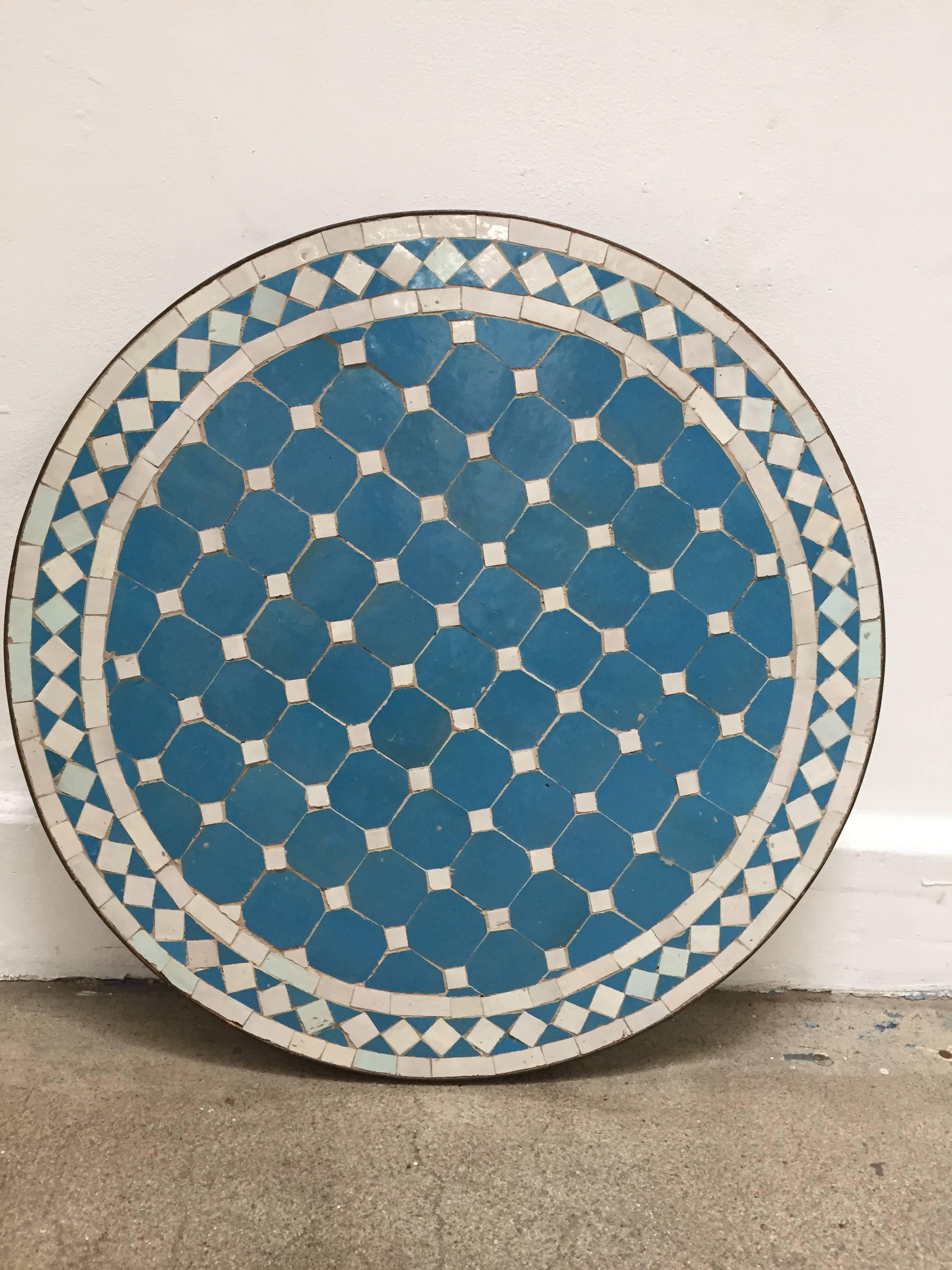 Moroccan mosaic turquoise blue tile side table on low iron base. 
Handmade by expert artisans in Fez, Morocco using reclaimed old glazed tiles inlaid in concrete and making beautiful geometrical designs, colors are blue and white. 
These tables