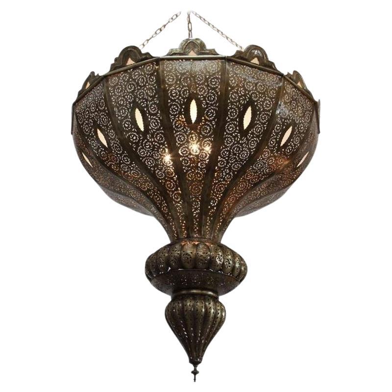 Moroccan Moorish Brass Chandelier in Alberto Pinto Style For Sale