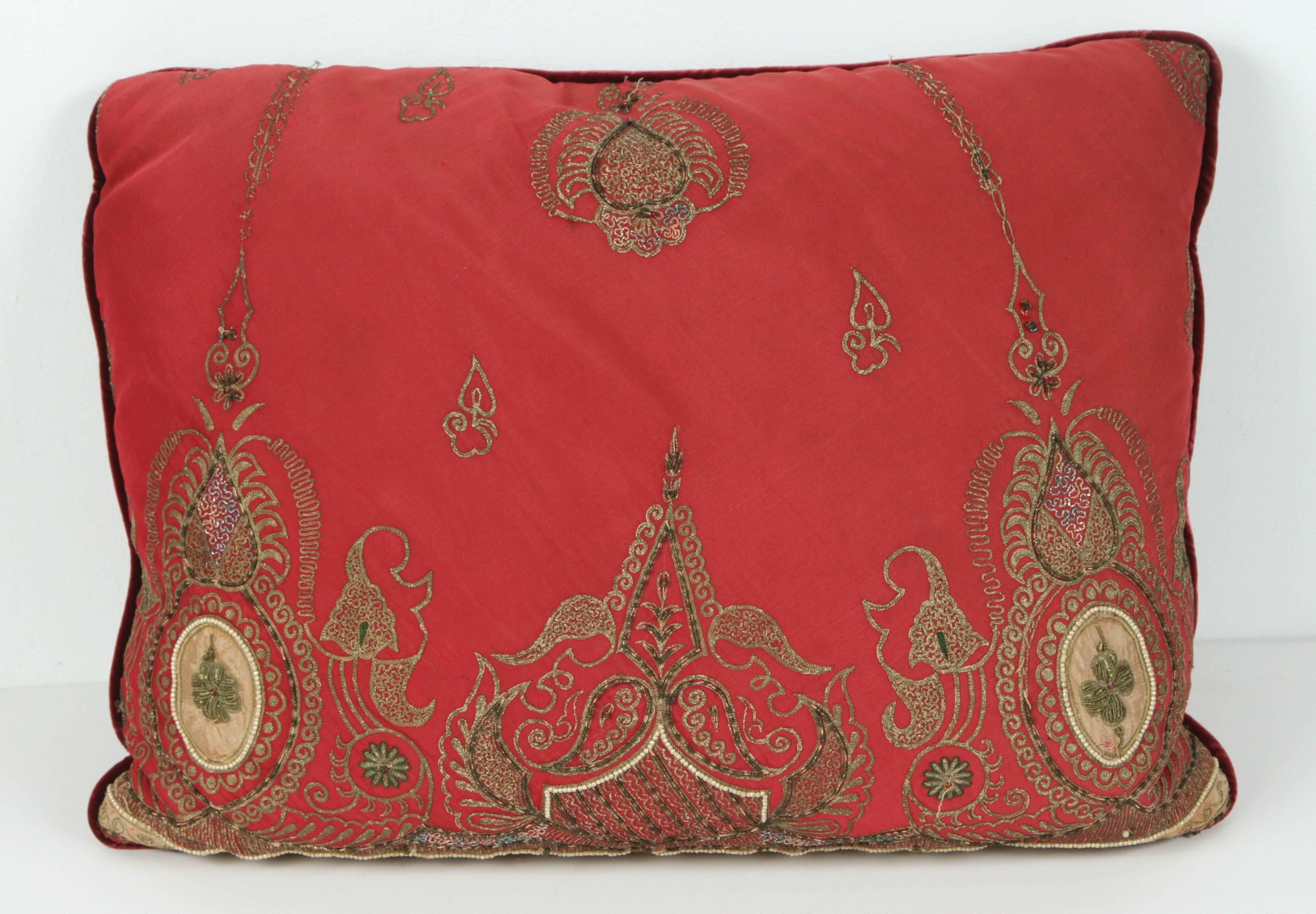 Antique Turkish Ottoman Silk Pillows with Metallic Threads a Pair In Good Condition In North Hollywood, CA