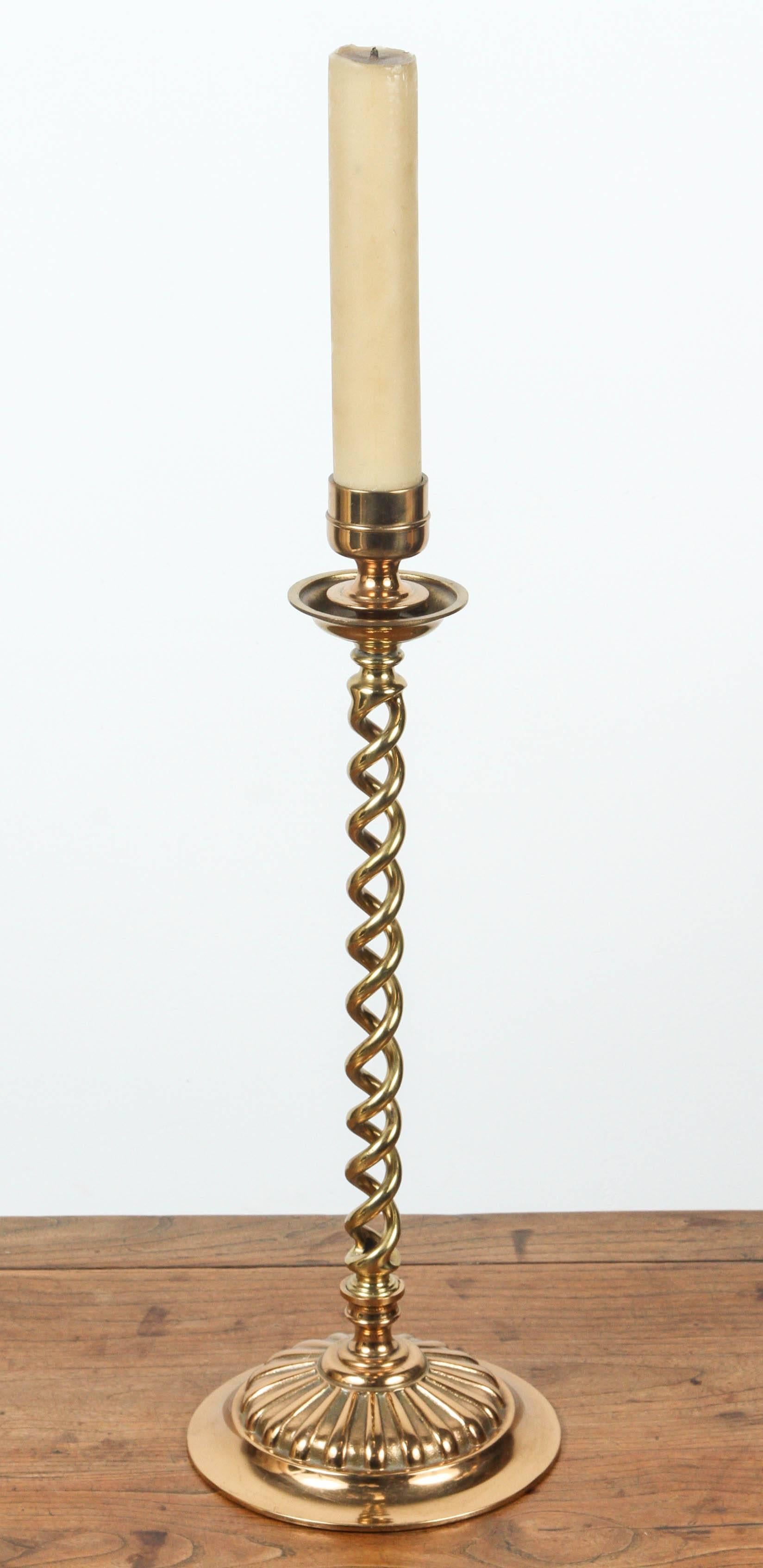 Antike 19. C. Paar viktorianische Messing über Skala Gerste Twist Kerzenständer (Spätviktorianisch) im Angebot