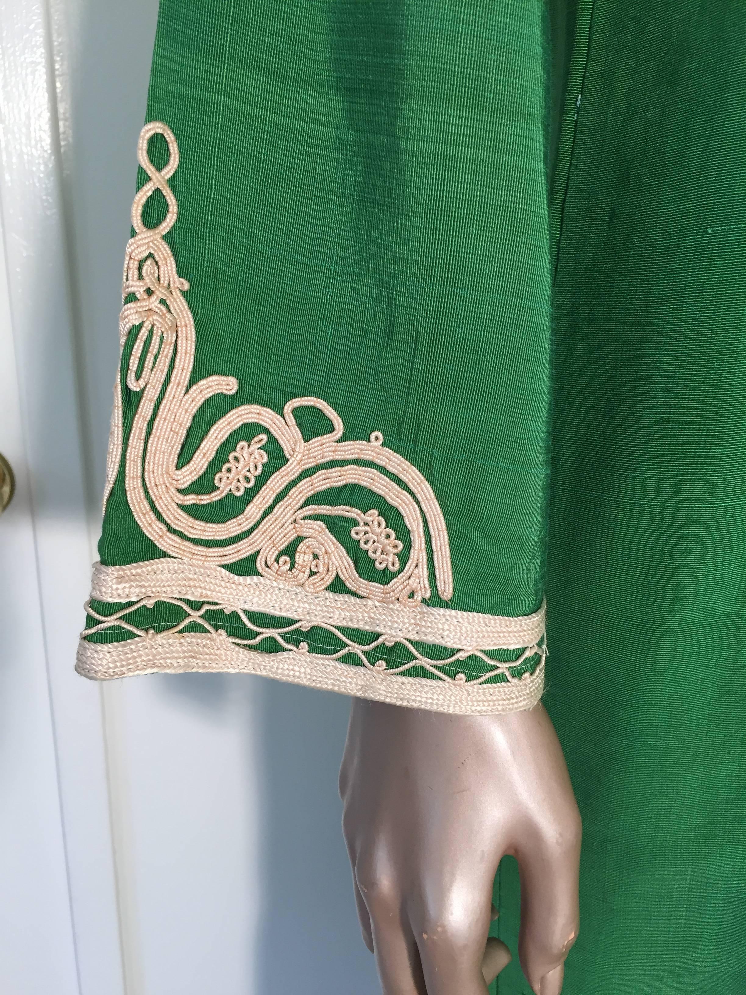 Moroccan Caftan Emerald Green Silk Kaftan Size S to M In Good Condition For Sale In North Hollywood, CA