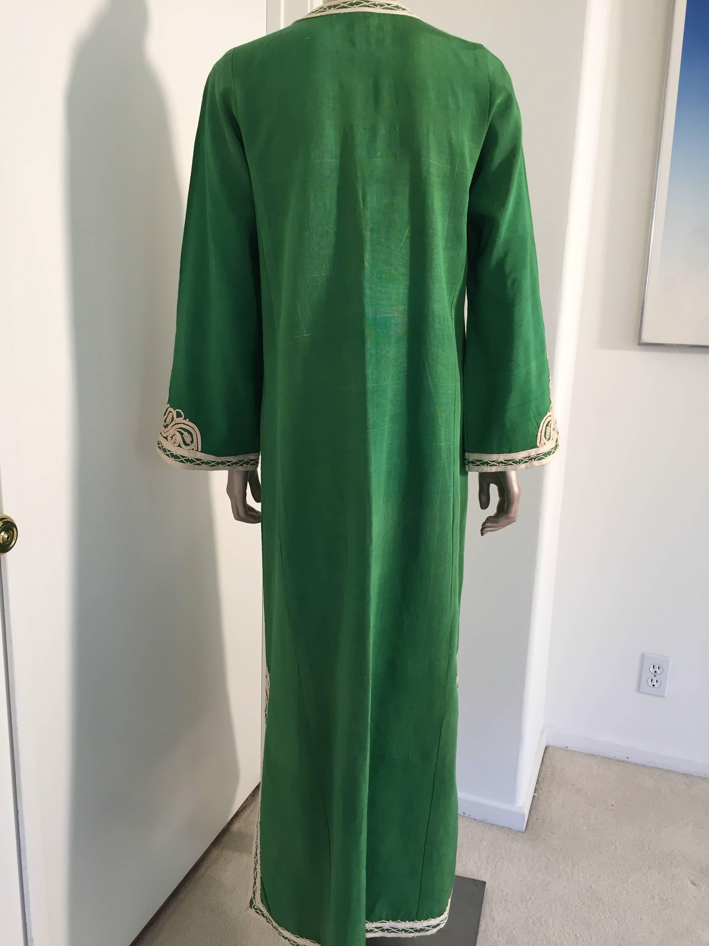 20th Century Moroccan Caftan Emerald Green Silk Kaftan Size S to M For Sale
