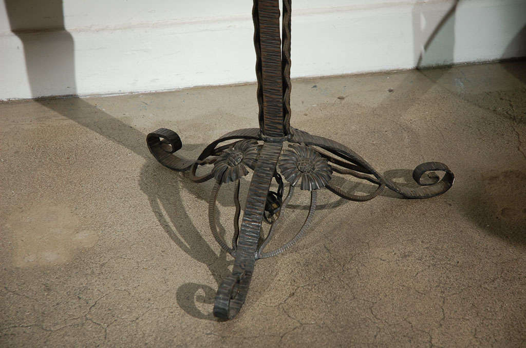 French Art Deco Wrought Iron Floor Lamp in the Style of Edgar Brandt In Good Condition In North Hollywood, CA