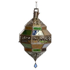 Linterna colgante vintage marroquí de estilo morisco, de cristal multicolor y metal calado, de los años 80