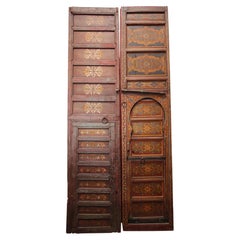 Puerta Doble Antigua Marroquí del Siglo XIX con Diseños Moriscos Pintados a Mano