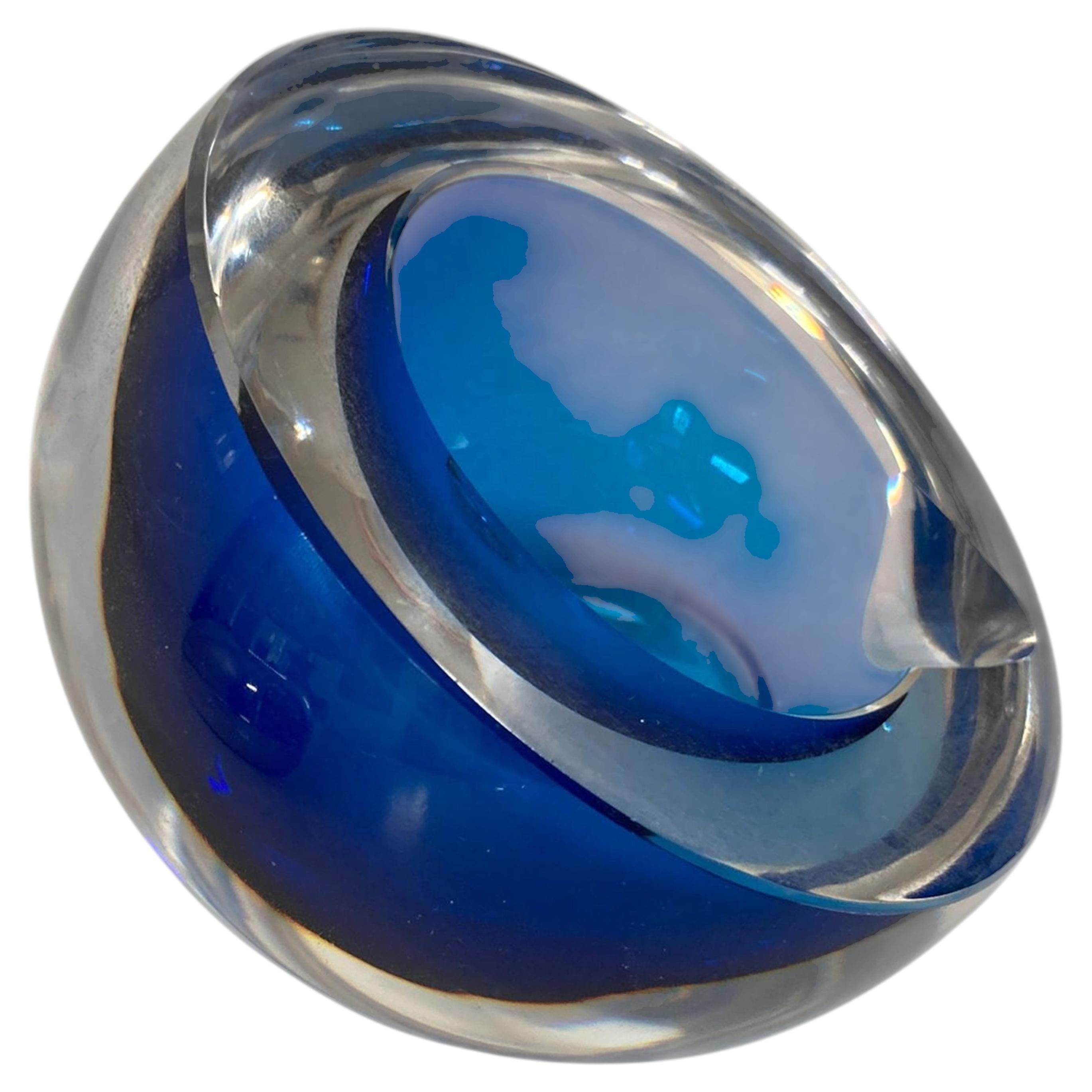 Aschenbecher aus blauem Murano-Kunstglas von Sommerso, Italien im Angebot