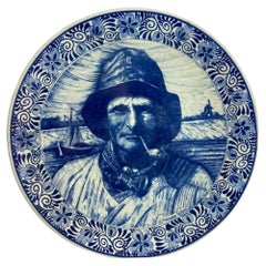 Piatto da parete vintage olandese in ceramica blu di Delft, con motivo del pescatore di Volendam, blu e bianco, Olanda