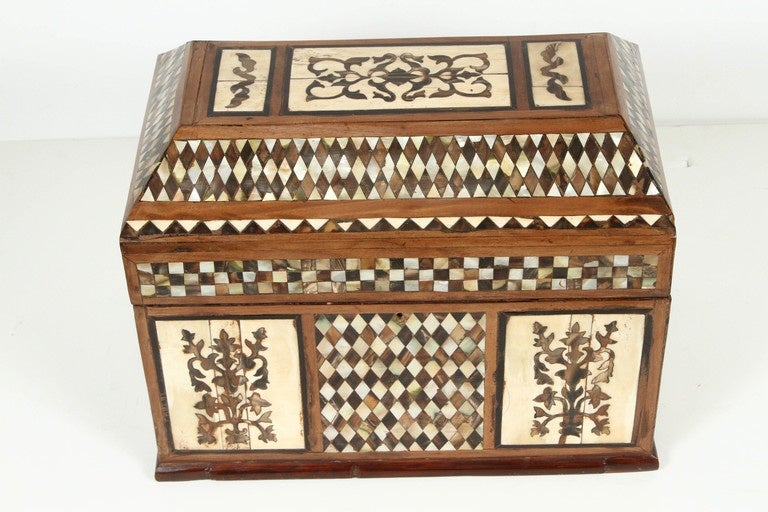 Handcrafted Ottoman Empire style jewelry marriage wedding box.
Middle Eastern wedding gift from parent to the bride.
This large rectangular form jewelry box with an hinged lid decorated with scrolling vines, elegant and finely crafted with Syrian