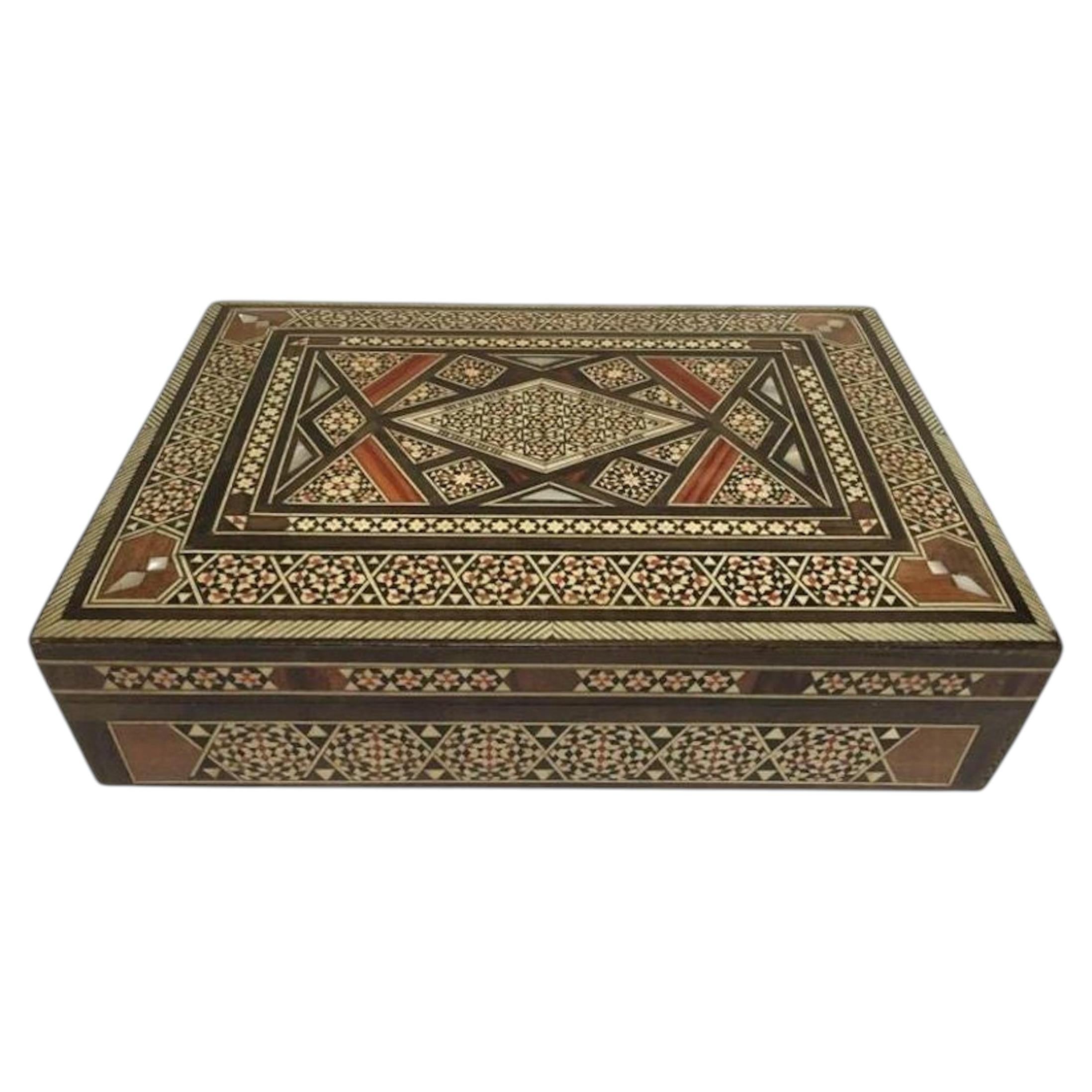Boîte à bijoux mauresque à incrustations, en bois de fruitier, fabriquée à la main, années 1920, Moyen-Orient