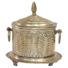 Caja de caramelos marroquí antigua con pie chapada en plata para el té