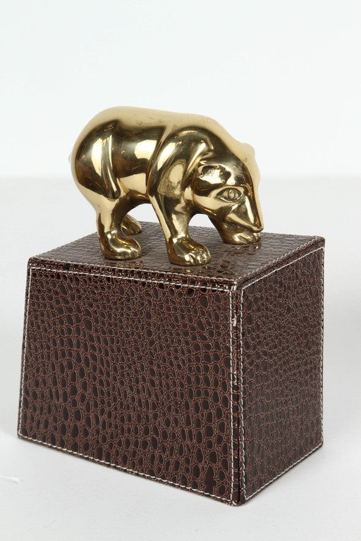 Great on any desk the polished brass bull and bear on stitched leather stands bookends or paperweights.
Great decorative brass book ends.
Wall Street bull and bear broker decorative desk decoration.