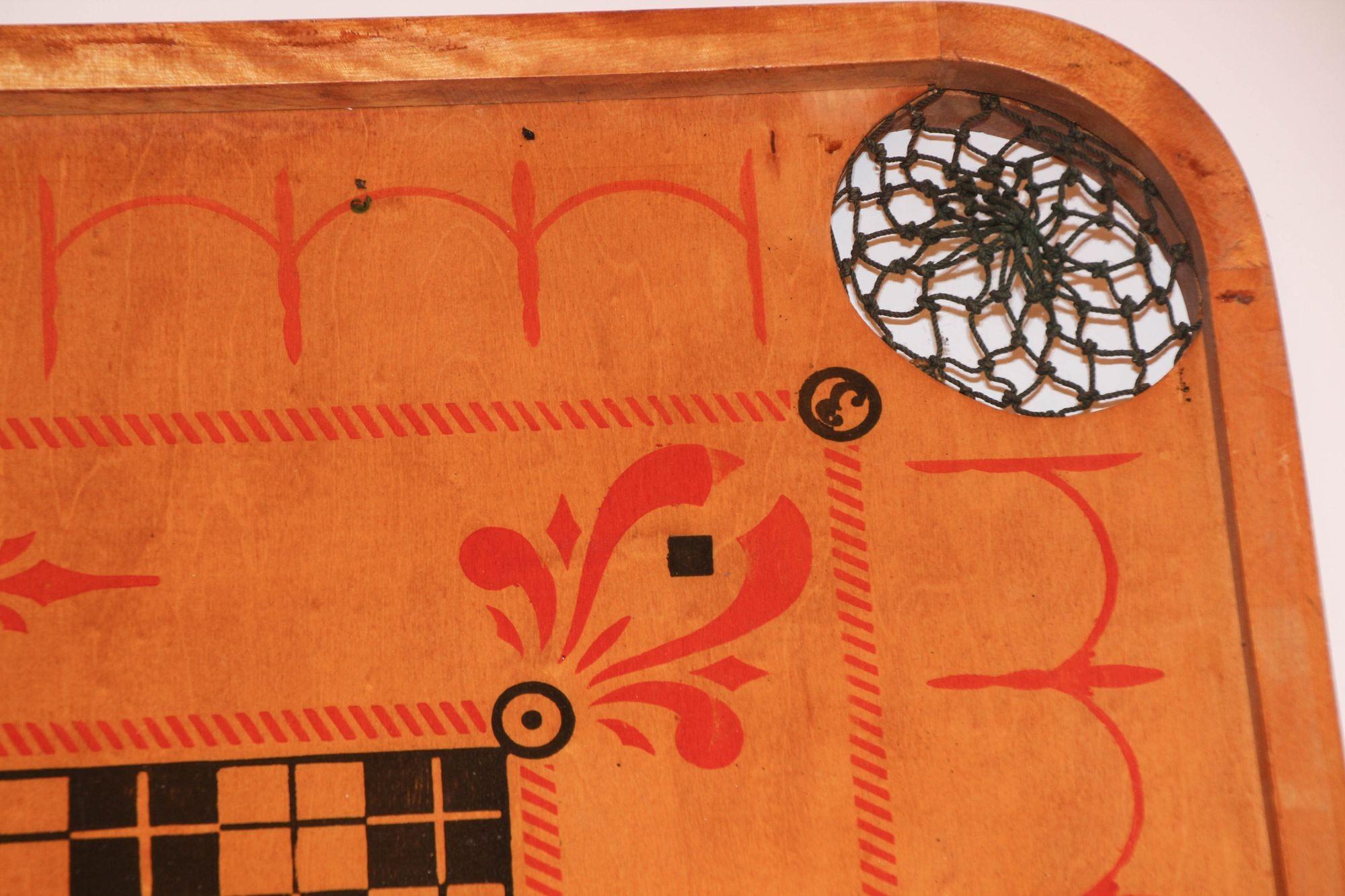 Antikes Carromes großes Holz-Spielbrett, doppelseitig, Nr. 1 Archarena-Stil 'E' im Angebot 10