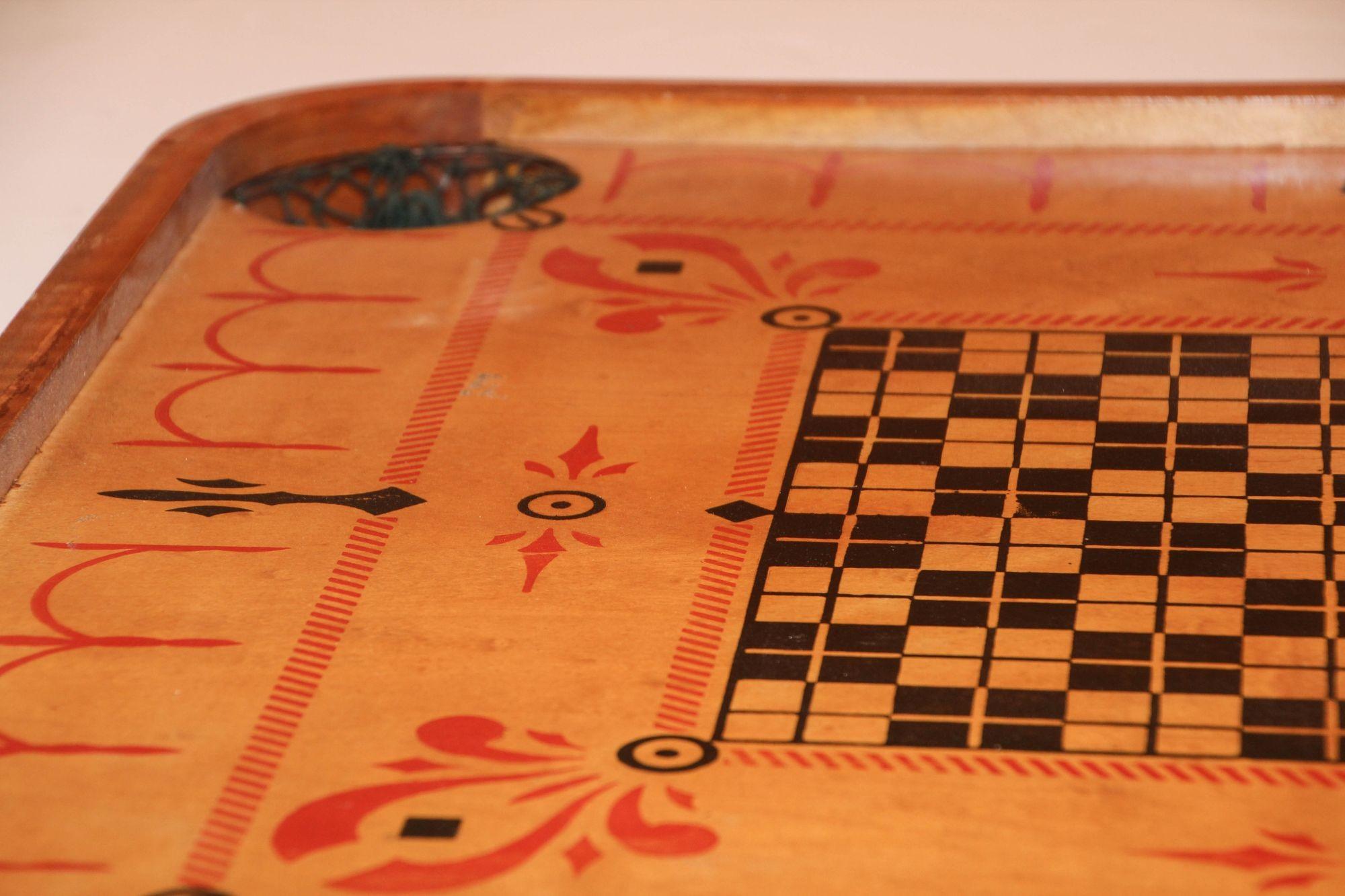 Antikes Carromes großes Holz-Spielbrett, doppelseitig, Nr. 1 Archarena-Stil 'E' im Angebot 7