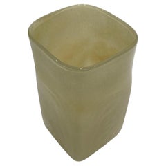 Vase carré en verre à fleurs beige de style Kosta Boda, fabriqué à la main, années 1980