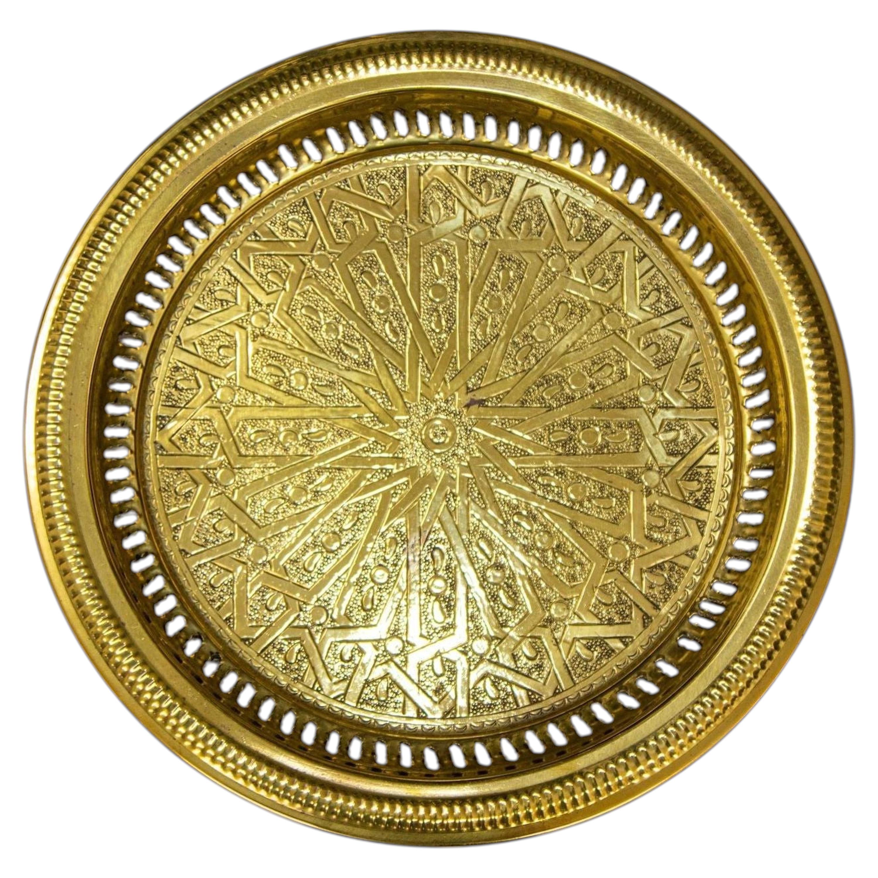 1940s Brass Moroccan Tray Hand Hammered Moorish Islamic Metalwork 13.5 in. D. For Sale