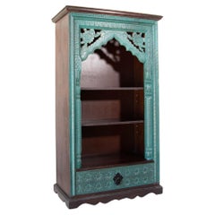 Scaffale ad arco intagliato a mano in legno blu rustico