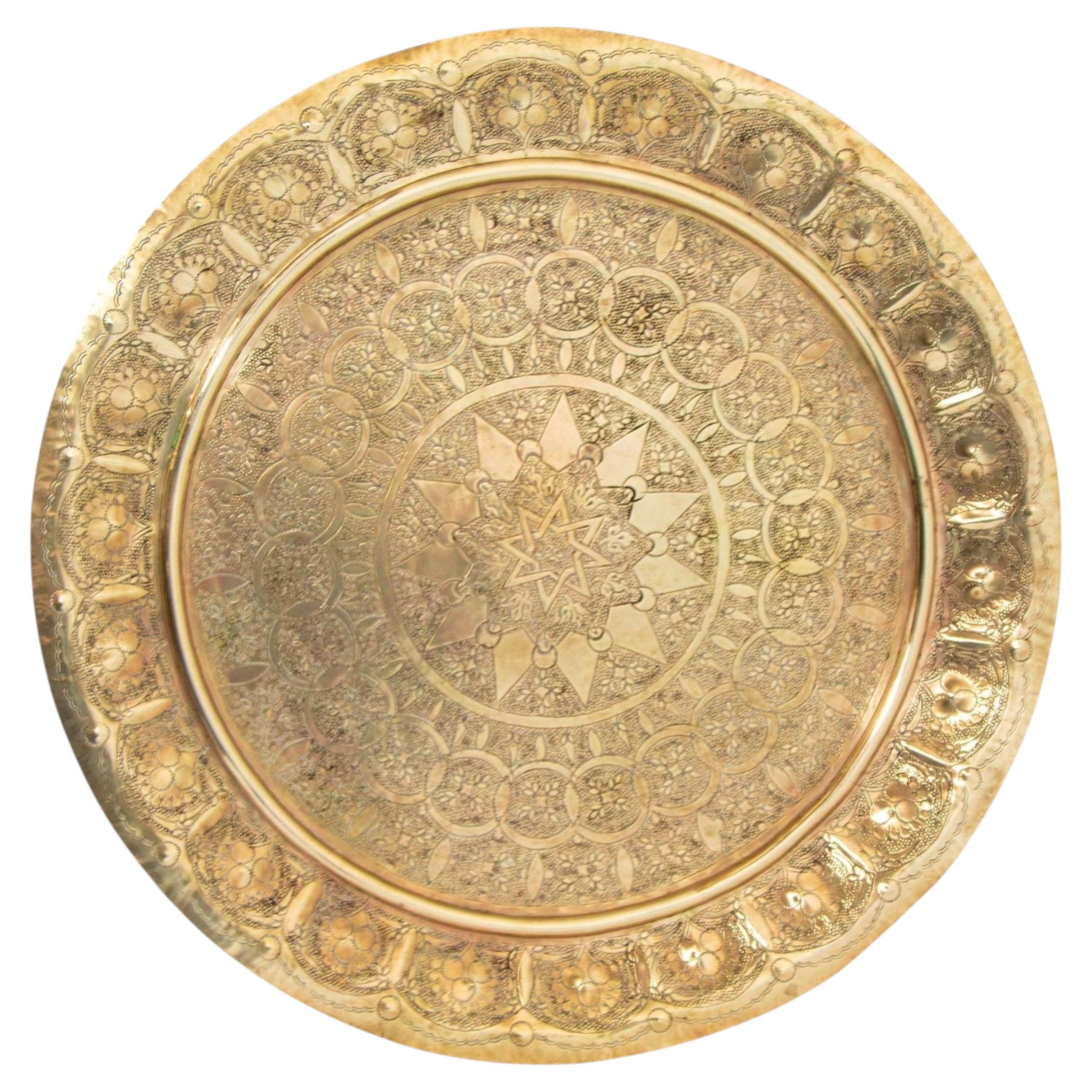 Ancien plateau rond en laiton du Moyen-Orient Style islamique mauresque 23.5 in. Diamètre