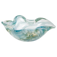 Skulpturale Schale aus mundgeblasenem Muranoglas im Mid-Century-Modern-Stil in Aquablau und Gold