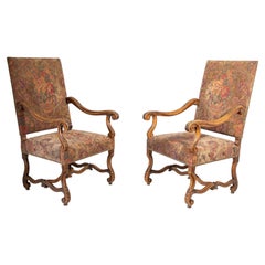 Coppia di poltrone in noce in stile Luigi XIV con rivestimento floreale in stile Aubusson