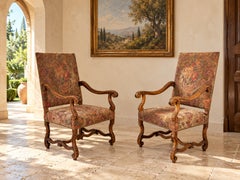 Coppia di poltrone in noce in stile Luigi XIV con rivestimento floreale in stile Aubusson
