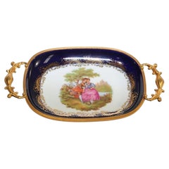 Limoges France-Schale in Königsblau mit Fragonard-Couple und feinem Goldmetallbesatz aus Frankreich
