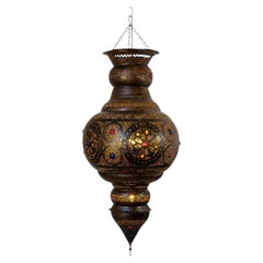 Lustre marocain à la patine bronze, motif mauresque martelé à la main, 1940