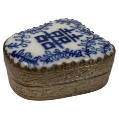 Orientalische Dekobox aus Nickel und Silber aus chinesischem Porzellan mit Schilfrohrschachtel