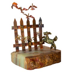 Sculpture BIJAN avec chien et oiseaux à la poursuite du cuivre et du laiton sur base en pierre