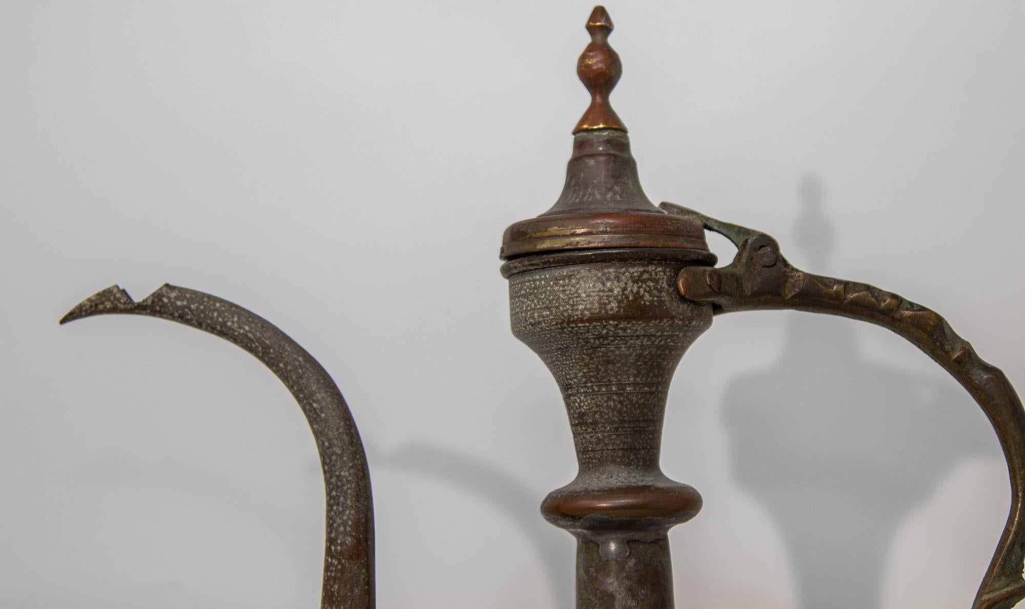 Antike islamische Qajar-Persische Kupferkanne aus dem Nahen Osten des 19. Jahrhunderts, antik im Angebot 7