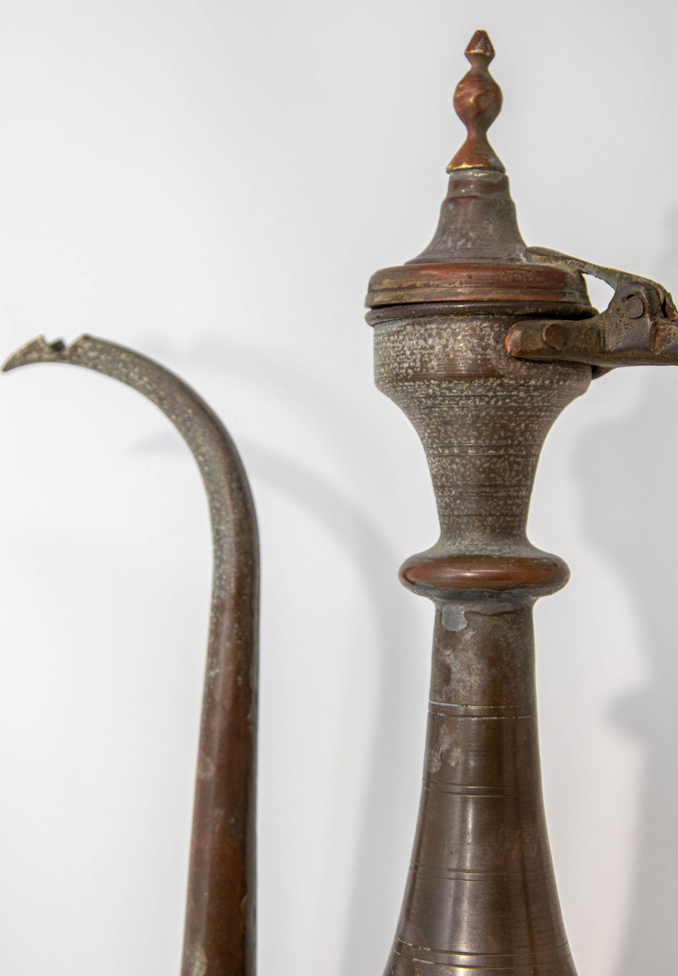 Antike islamische Qajar-Persische Kupferkanne aus dem Nahen Osten des 19. Jahrhunderts, antik im Angebot 6