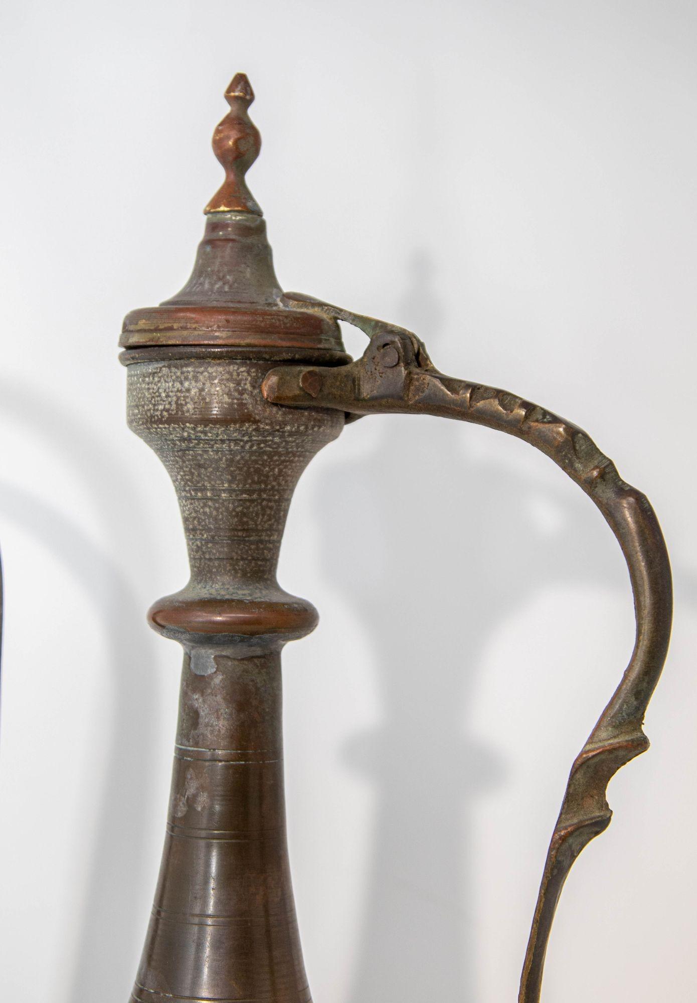 Antike islamische Qajar-Persische Kupferkanne aus dem Nahen Osten des 19. Jahrhunderts, antik im Angebot 9