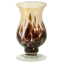 Vaso d'epoca italiano in vetro artistico soffiato a mano color ambra e tartaruga, con piedini, anni '70