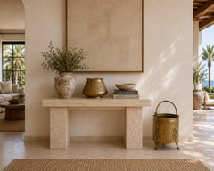 Giardinière marocchina antica in ottone inciso in stile moresco, con piedini e manico